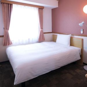Zimmer mit Kingsize-Bett
